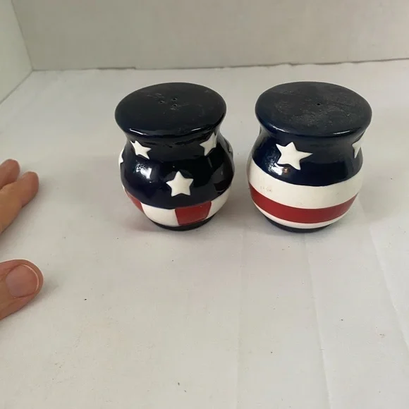 Patriotic Salt & Pepper Set (FH) - Picture 1 of 11